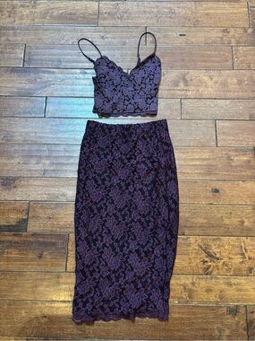 Newagerebel Lace Two-Piece Midi Skirt Set in Deep Plum xs